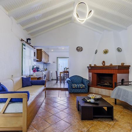Nerissa Cottage - Skopelos Glossa Atheato エクステリア 写真